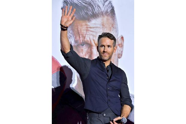 ...12 Millionen mehr als sein Kollege und guter Freund Ryan Reynolds. Der hat trotzdem ein gutes Einkommen und muss sich fin...