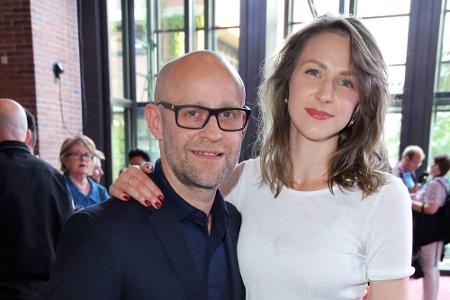 Überraschende Heirats-Neuigkeiten auch bei Schauspieler Jürgen Vogel (51). Er hat seine Freundin Natalia Belitski (35) mit e...