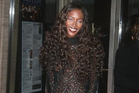 1999 posierte Campbell für das Männermagazin 