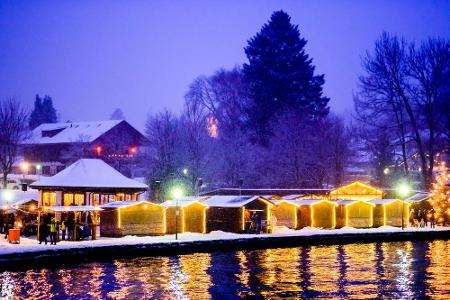 Mitten in Oberbayern, 50 Kilometer südlich von München, wartet in Tegernsee ein besonders schöner Weihnachtsmarkt auf die Be...