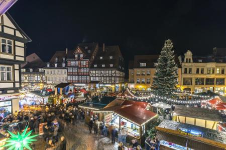 In der mittelalterlichen Stadt Quedlinburg kann man einen wahren vorweihnachtlichen Traum erleben. Inmitten von Fachwerkhäus...