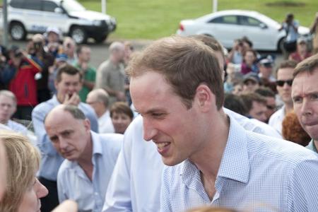 Bei den britischen Royals gehört es fast schon zum guten Ton, mit Links zu schreiben. Prinz William tut es...