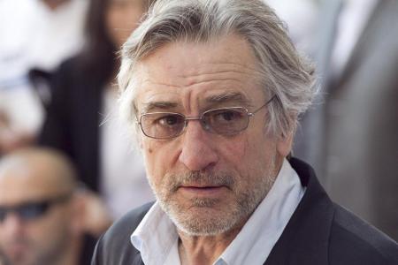 Oscarpreisträger Robert De Niro feiert den Weltlinkshändertag vielleicht mit...