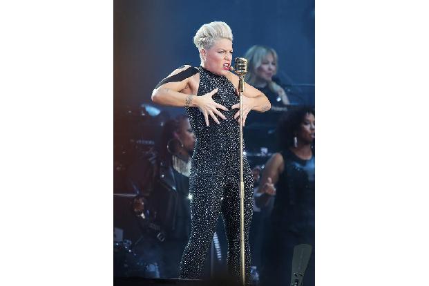 …zwei Jahren Tour mal durchzuatmen: Das hat sich Pink alias Alecia Beth Moore in der Tat verdient, wenn man sich anschaut, w...