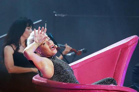 Kein Wunder, dass sich die Sängerin im kommenden Jahr mehr um ihren Mann Carey Hart und ihre Kids kümmern will. Sie hat es s...