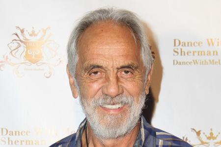 Das breit grinsende Ananaskostüm war ihm auf den Leib geschneidert: Komiker und Schauspieler Tommy Chong (81) konnte trotzde...
