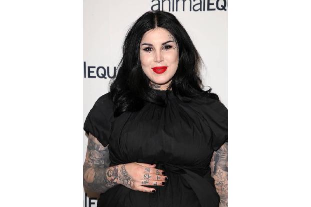 …denn Kats Katze Valentine kam bei dem Feuer ums Leben. Zwei Jahre später wurde der Star von seiner Versicherung verklagt: K...