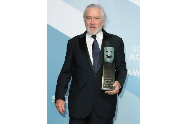 …sich die Fusseln eines Trockners in seiner New Yorker Wohnung, die durch das Feuer schwer beschädigt wurde. Zum Glück war d...