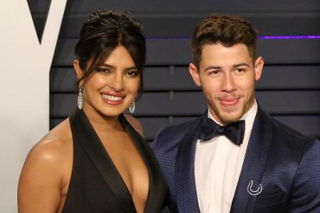 Auch bei Sänger Nick Jonas und Schauspielerin Priyanka Chopra ging alles wie im Flug. Etwa ein Jahr nach dem Kennenlernen ga...