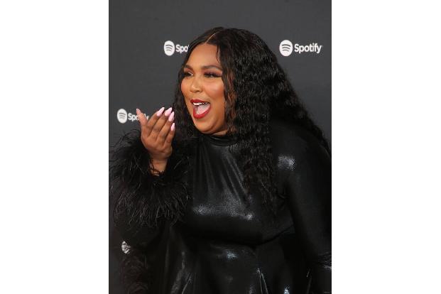 …hat sie ihr eigenes Fitness-Regime ausgetüftelt. Der gesündere Lebensstil tut ihr gut, erklärt Lizzo auf Social Media. Vorg...