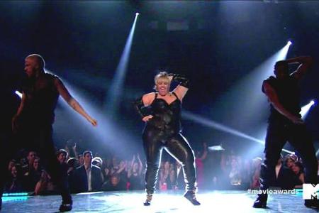 ...war ihr Aufstieg unaufhaltsam: Rollen in 'Die Hochzeit unserer dicksten Freundin', 'Was passiert, wenn's passiert ist' un...