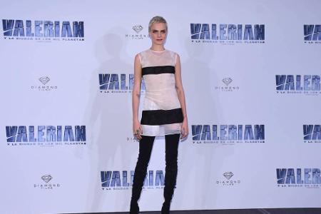 Ist sie nackig oder ist sie es nicht? Beim Premieren-Outfit ihres Films 