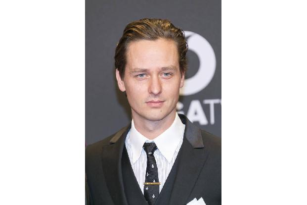 ...hinter Tom Schilling & The Jazz Kids verbirgt, sollte nicht allzu schwer zu erraten sein. Wer den Schauspieler singen hör...