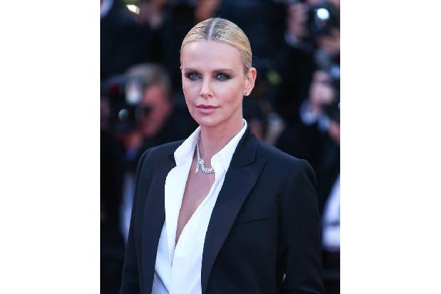 Wunderschön, wenn auch nicht über das ganze Gesicht strahlend erschien Charlize Theron am Wochenende zur Premiere ihres neue...