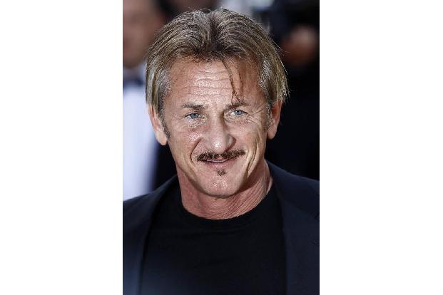...Ex-Freund Sean Penn vor Ort, mit dem sie sogar verlobt war. Sein Erscheinen ist allerdings auch nicht weiter verwunderlic...