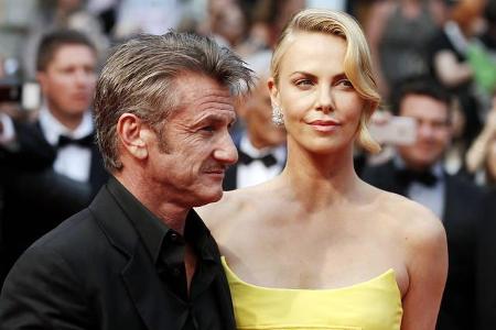 ...sehr plötzlich, vor rund einem Jahr. 2015 erschien das Hollywood-Traumpaar noch zusammen zu den Internationalen Filmfests...