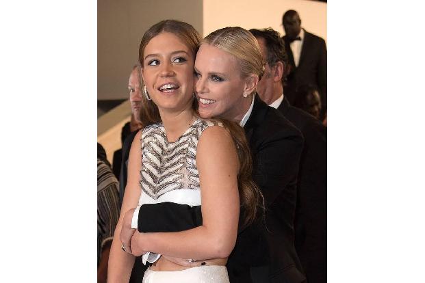 ...Adèle Exarchopoulos musste zwischendurch als Stütze herhalten. Ja, das war sicher kein besonders angenehmer Auftritt für ...