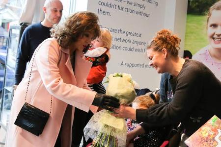 ...die Londoner nicht zweimal sagen und kamen in Scharen zum Shoppen. Bei dem guten Zweck muss man auch kein schlechtes Gewi...