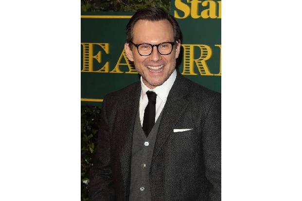 ...Christian Slater dankbar sein, denn durch 'Mr. Robot' wurde der charismatische Darsteller aus seinem Karriereloch geholt,...
