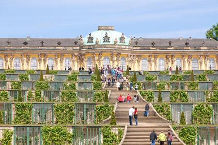 Potsdam in Brandenburg ist für seine Rokoko-Schlösser bekannt. Besonders das von Versailles inspirierte Schloss Sanssouci un...