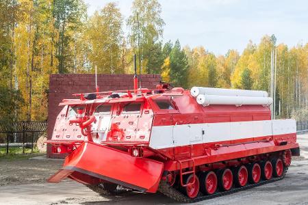 Panzer mit Raupenketten müssen nicht immer dem Kriegszweck dienen. Dieser kann als Feuerlösch- und Räumfahrzeug in unwegsame...