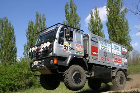 Lastkraftwagen können auch zweckentfremdet werden: Zum Beispiel um damit Rallyes zu fahren ...