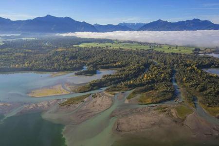Flussdeltas gibt es auf der ganzen Welt - auch in Deutschland. Im Achendelta mündet die Tiroler Ache in den Chiemsee. Es ste...