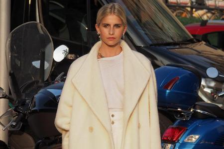 Was einen Look besonders hochwertig aussehen lässt? Das Ein-Farben-Styling, wie etwa mit dem zeitlosen Klassiker Schwarz. Ab...