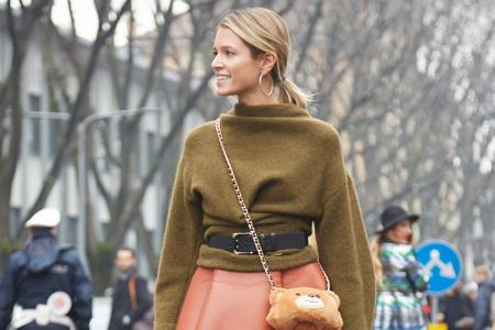 In Modehäusern wie H&M oder Zara lassen sich zum Teil echte Highlights finden - für kleines Geld. Kleidungsstücke aus Kaschm...