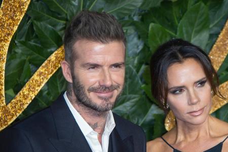 David Beckham ohne Dreitagebart wäre nicht David Beckham. Während der Ex-Fußballstar seine Kopffrisur häufig ändert, bleibt ...