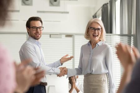 Einen Tag später könnten Arbeitnehmer einmal in die Rolle des Arbeitgebers schlüpfen - am Tausche-mit-deinem-Chef-Tag (10. S...