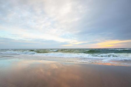 Anholt ist naturbelassen. Die Insel liegt 45 Kilometer vor der Halbinsel Djursland und hat nur knapp 140 Einwohner. 90 Proze...