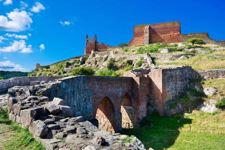 Die größte Burgruine Nordeuropas können Urlauber auf der Ostseeinsel Bornholm besuchen. Hammershus liegt auf einer Klippe un...