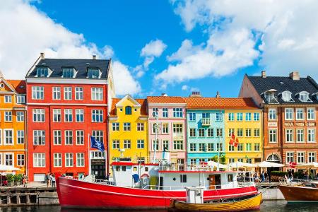 Die Hauptstadt Kopenhagen zieht nicht ohne Grund jedes Jahr Millionen von Touristen an. Bunte Häuser, zahlreiche Restaurants...