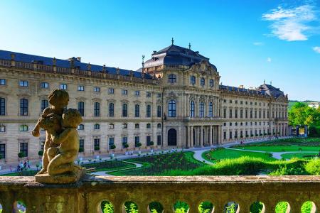 Am Rande der Würzburger Innenstadt befindet sich die Residenz Würzburg, ein barocker Bau aus dem 18. Jahrhundert, der als Si...