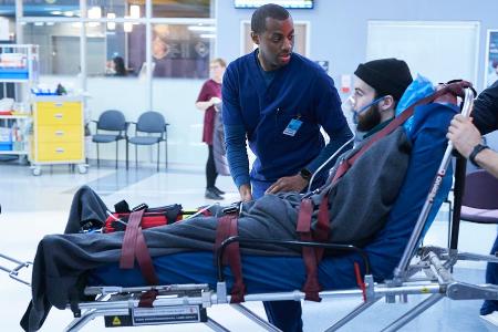 Auf die Neuankömmlinge wartet der harte Krankenhaus-Alltag.