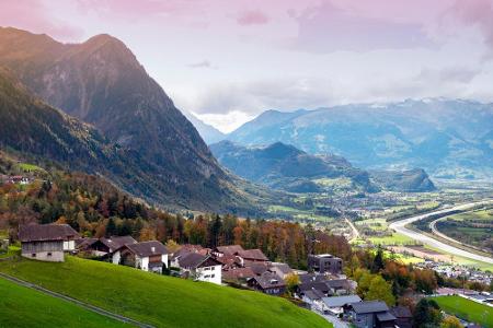 Malerisch ist das Bergdorf Triesenberg, welches einen grandiosen Ausblick auf die umliegende Landschaft bietet. Der Ort zeic...