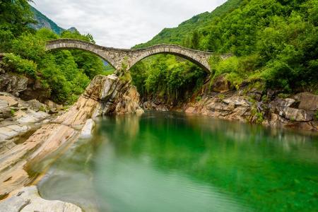 Knapp 4.000 Wanderwege durchziehen das Tessin. Es gibt einfache Wege entlang der Seeufer, die für Familien geeignet sind, ab...