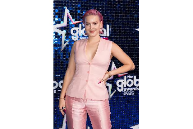 Sängerin Anne-Marie unterstützt schon seit Jahren die Black-Lives-Matter-Bewegung und twittert: 