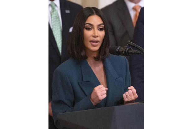 Als Kim Kardashian ein nahezu hüllenloses Foto von sich postete, bekam sie den Zorn einer jungen Schauspielerin zu spüren, d...