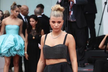 Lionel Richies Tochter Sofia Richie trennte sich im Mai nach drei Jahren Beziehung von Reality-TV-Star Scott Disick. Der 