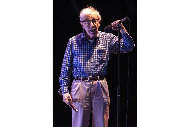 In 'Apropos of Nothing' beteuert Woody Allen seine Unschuld. Er habe seine Adoptivtochter Dylan nie sexuell missbraucht, auc...