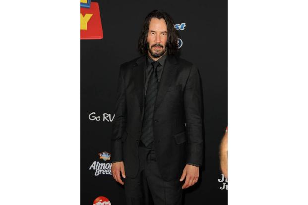 Keanu Reeves wurde 2007 von einem Fotografen angezeigt, der 700.000 Dollar Schmerzensgeld verlangte. Der Paparazzo behauptet...