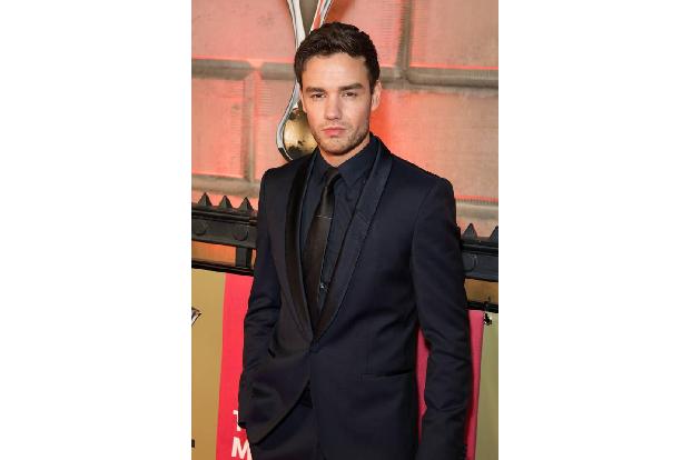 …Liam Payne immerhin darauf hinwies, dass es nicht ausreiche, immer wieder zu sagen, dass auch schwarze Leben zählten. 