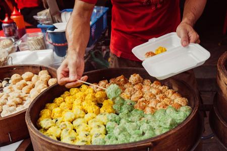 Ähnlich wie in Bangkok und Argentinien wird auch in Malaysia die Streetfood-Kultur großgeschrieben. In den Straßen der Stadt...
