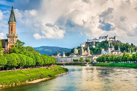 Salzburg ist eine wahre Touristen-Hochburg. Jährlich pilgern Millionen Urlauber aus aller Welt in die Mozart-Stadt an der Sa...