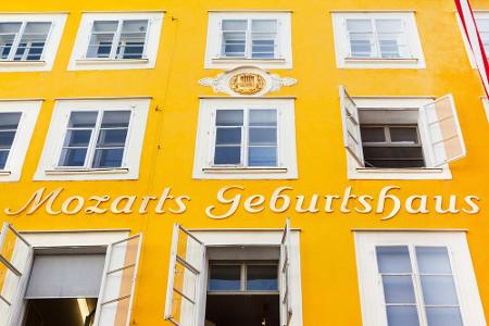 In der Getreidegasse 9 liegend, gehört das Geburtshaus von Wolfgang Amadeus Mozart (1756 - 1791) zu den größten Sehenswürdig...