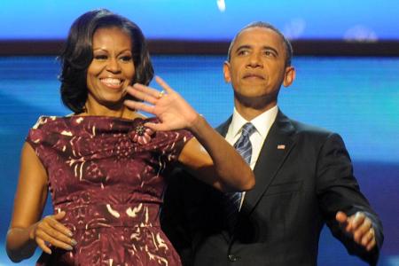 Dass Michelle Obama keine Angst vor Mustern hat, beweist sie 2012 mit einem Print-Dress von Laura Smalls. Der kräftige Pflau...