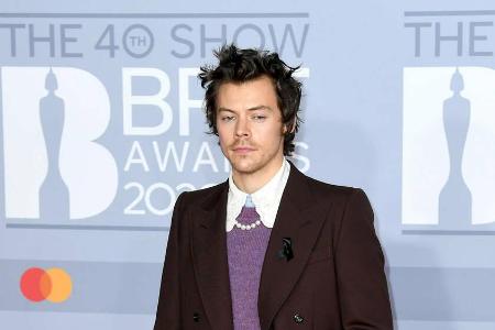 Harry Styles in Perlen bei den Brit Awards