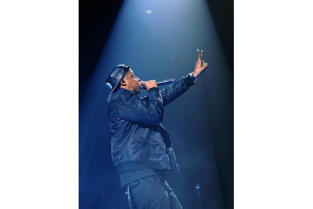 Das hat er sich vielleicht von Jay-Z abgeschaut, denn auch der hatte sich mehrmals kurz zurückgezogen, zum Beispiel 2003 nac...